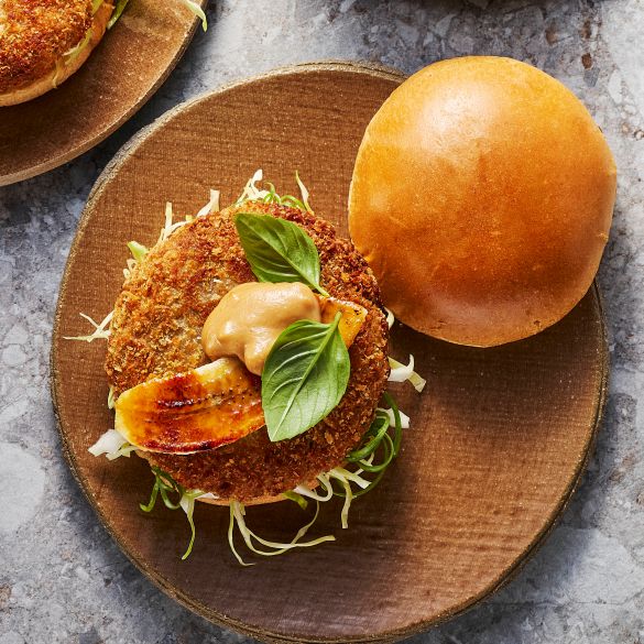 Veganes Tofu-Bananenpatty in Cocos-Weißbrot-Panade