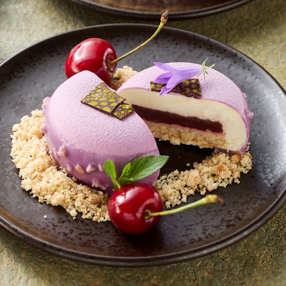 Sauerkirschtörtchen mit weißer Schokomousse